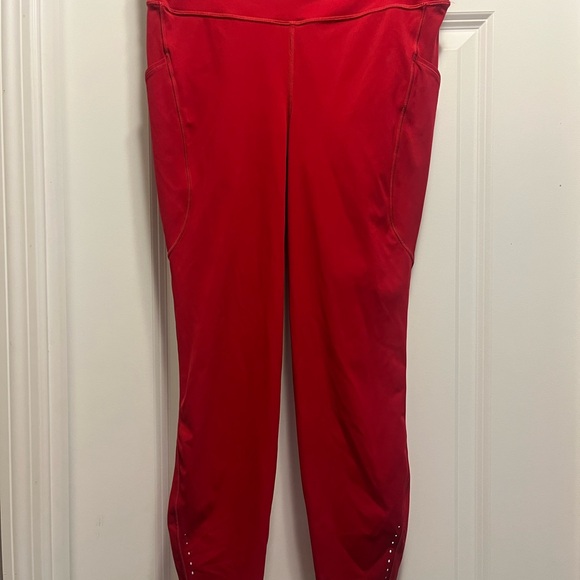 Sleek Weightless Red High-Waisted Leggings - Lululemon - 25” - Picture 2 of 7